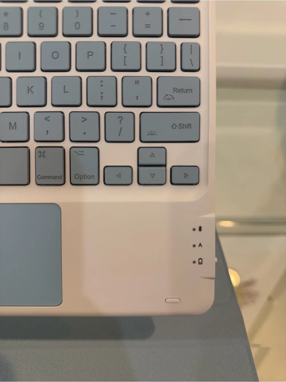 IPAD - Tablet Keyboard Case with Built-In Trackpad